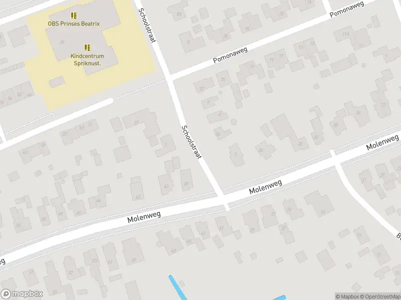 Brandweer en politie met grote spoed naar de Schoolstraat in Loppersum vanwege middelgrote brand