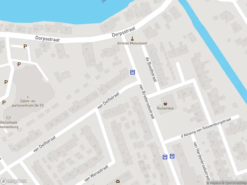Ambulance met gepaste spoed naar de Van Delftstraat in Giessenburg