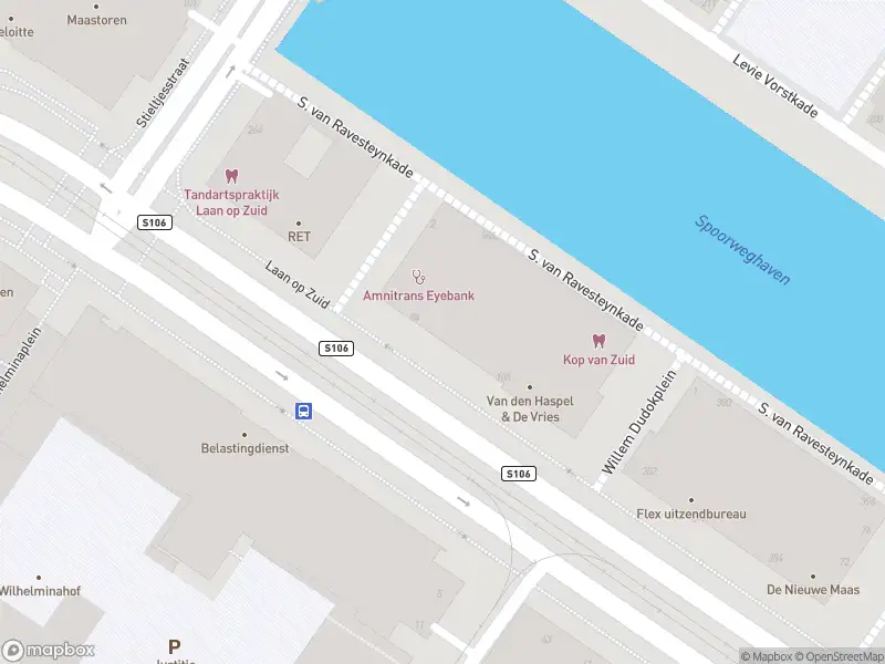 Ambulance met gepaste spoed naar de Laan op Zuid in Rotterdam