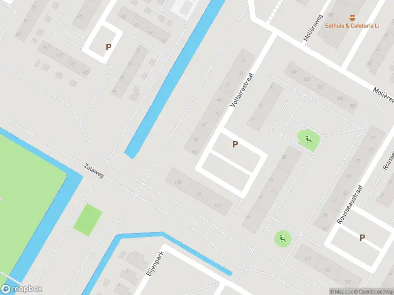 Ambulance met gepaste spoed naar de Voltairestraat in Rotterdam
