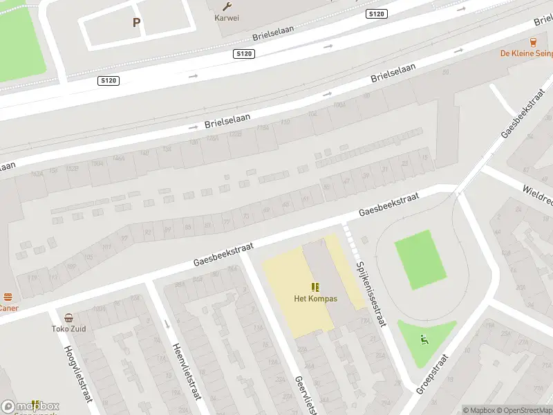 Ambulance met grote spoed naar de Gaesbeekstraat in Rotterdam