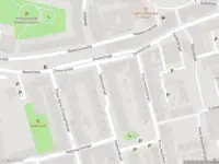Ambulance met grote spoed naar de Stationsstraat in Vlaardingen