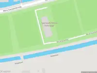 Ambulance met grote spoed naar de Bok de Korverweg in Rotterdam