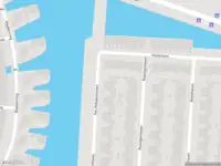 Ambulance met grote spoed naar de Van Hobokenhaven in Barendrecht