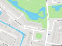 Ambulance met grote spoed naar de Nicolaas Beetsstraat in Alblasserdam