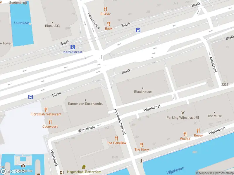 Ambulance met grote spoed naar de André van der Louwbrug in Rotterdam
