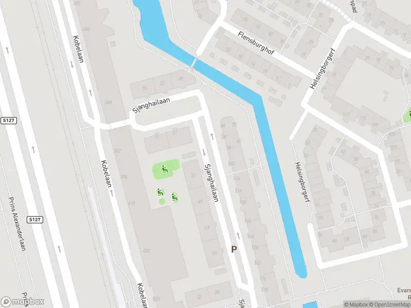 Ambulance met gepaste spoed naar de Sjanghailaan in Rotterdam