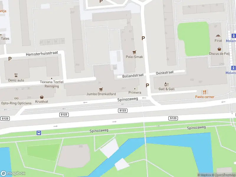 Ambulance met gepaste spoed naar de Spinozaweg in Rotterdam