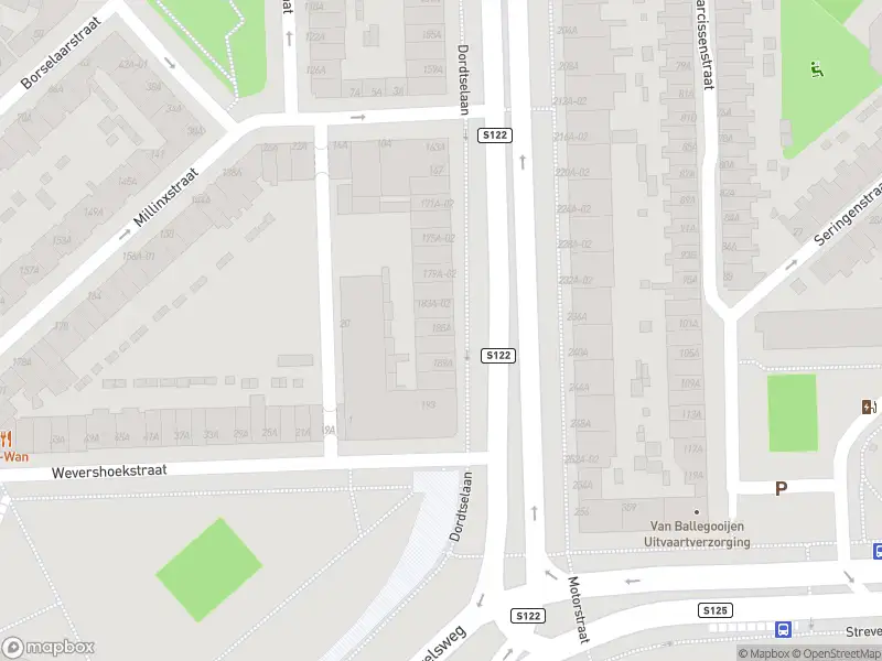 Ambulance met gepaste spoed naar de Dordtselaan in Rotterdam