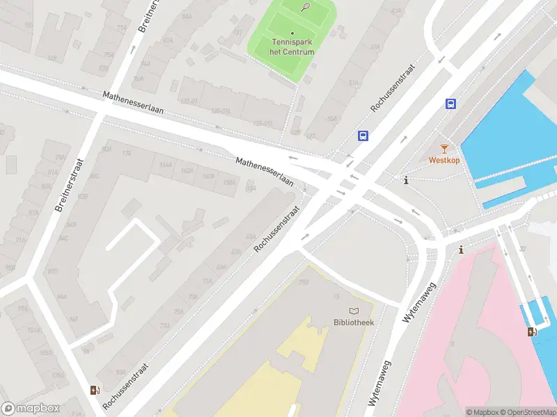 Ambulance met grote spoed naar de Rochussenstraat in Rotterdam