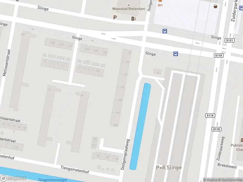 Ambulance met gepaste spoed naar de Ooltgensplaatweg in Rotterdam