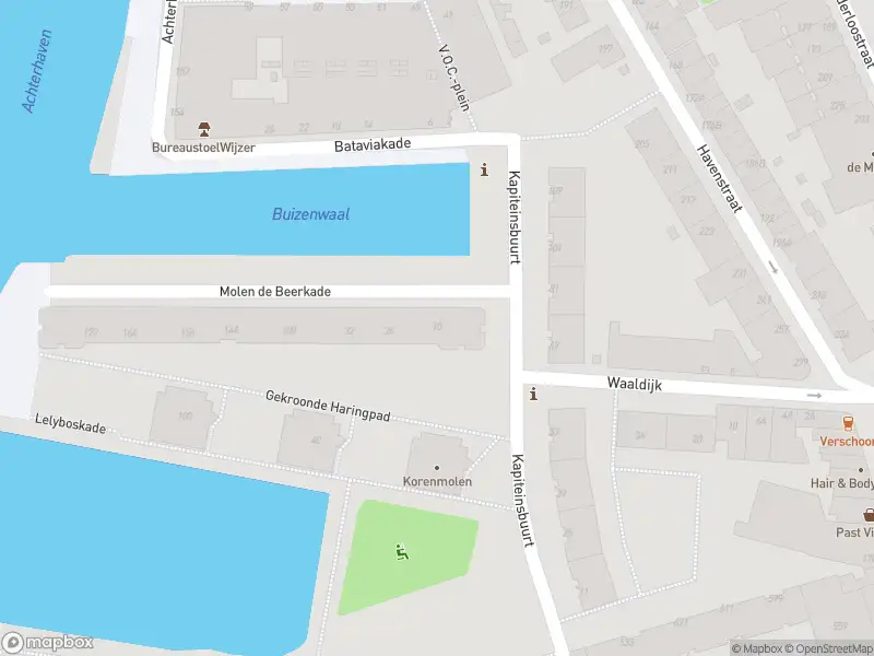 Ambulance met grote spoed naar de Molen de Beerkade in Rotterdam