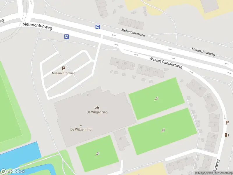 Ambulance met grote spoed naar de Melanchtonweg in Rotterdam