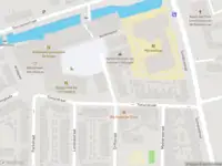 Ambulance met gepaste spoed naar de Bonairestraat in Leiden