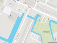 Ambulance met grote spoed naar de Rembrandtsingel in Rozenburg
