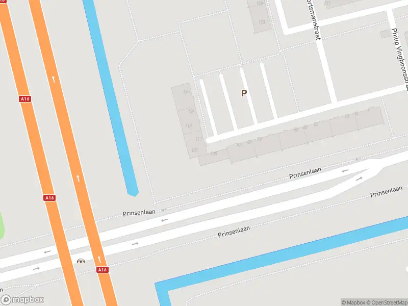 Ambulance met gepaste spoed naar de Edmond Hellenraadstraat in Rotterdam