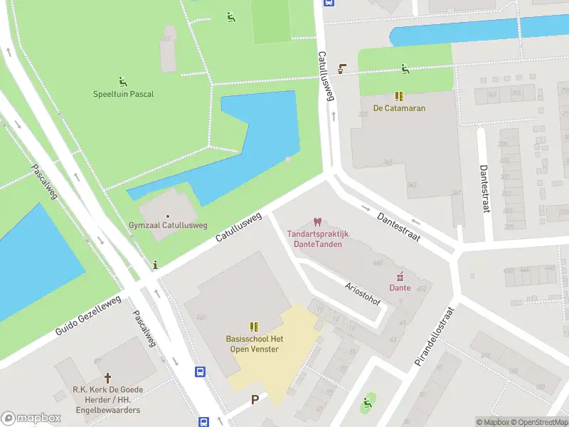 Ambulance met grote spoed naar de Catullusweg in Rotterdam
