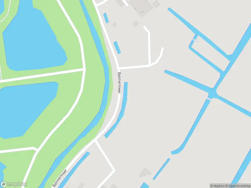 Ambulance met grote spoed naar de Belmermeer in Amsterdam