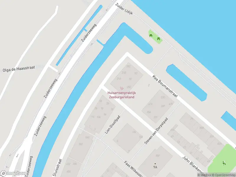 Ambulance met grote spoed naar de Kea Boumanstraat in Amsterdam