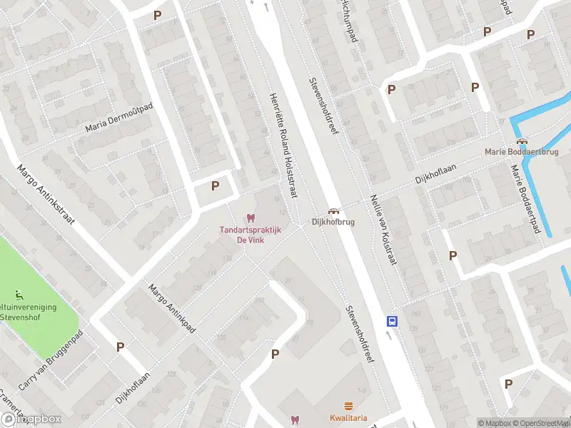 Ambulance met gepaste spoed naar de Henriëtte Roland Holststraat in Leiden
