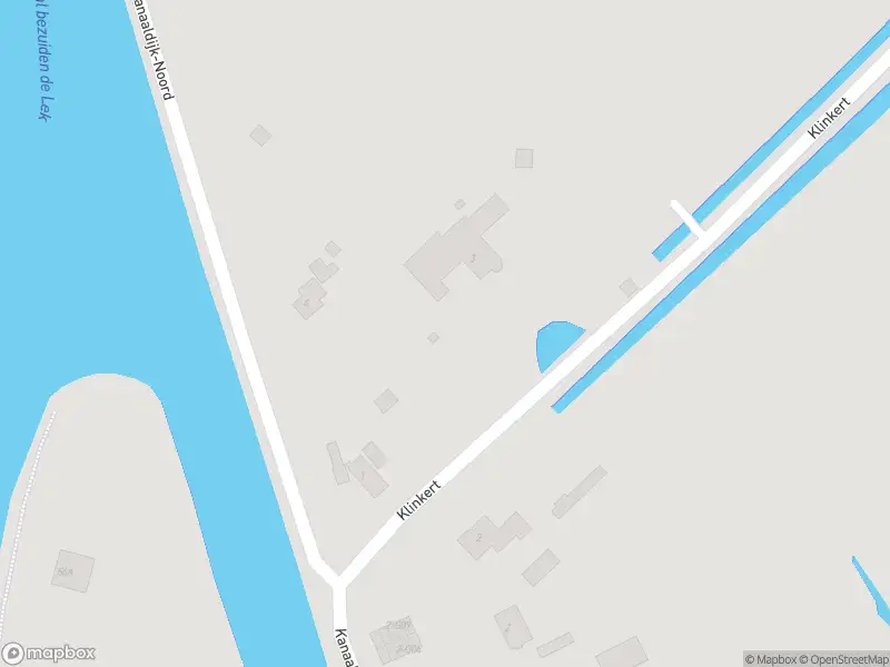 Ambulance met grote spoed naar de Kanaaldijk-Noord in Arkel