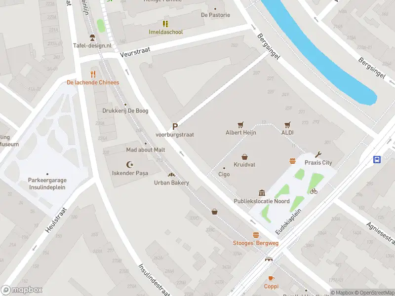 Ambulance met grote spoed naar de Voorburgstraat in Rotterdam