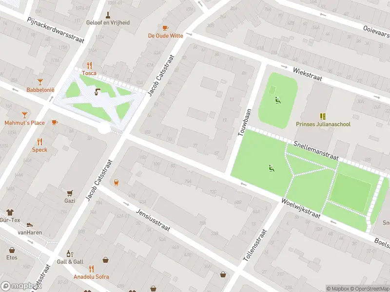 Ambulance met gepaste spoed naar de Woelwijkstraat in Rotterdam