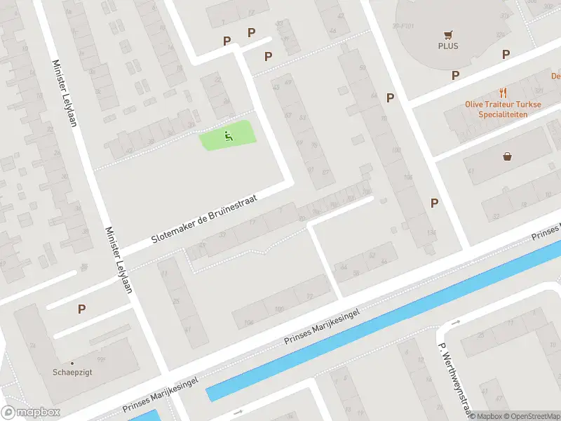 Ambulance met gepaste spoed naar de Slotemaker de Bruïnestraat in Rijswijk