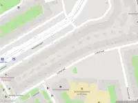 Ambulance met grote spoed naar de Deltastraat in Amsterdam