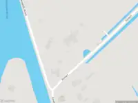 Ambulance met grote spoed naar de Kanaaldijk-Noord in Arkel
