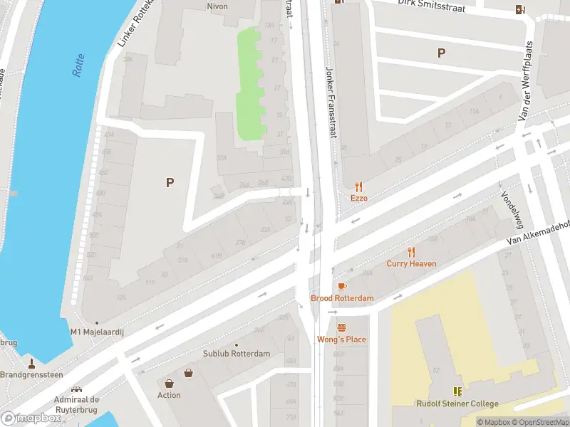Ambulance met gepaste spoed naar de Jonker Fransstraat in Rotterdam
