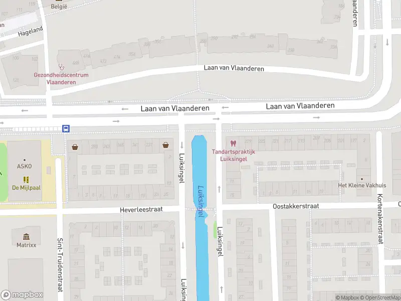 Ambulance met grote spoed naar de Luiksingel in Amsterdam