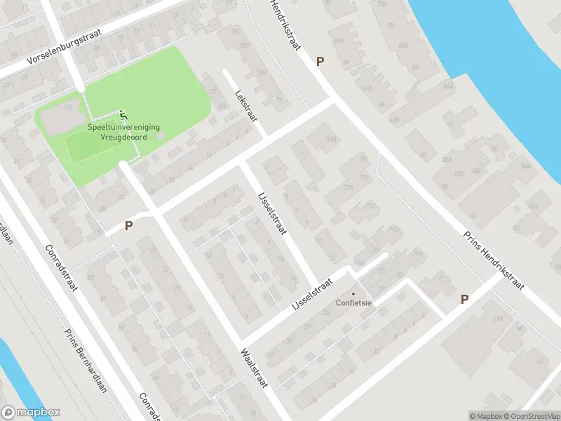 Ambulance met grote spoed naar de IJsselstraat in Alphen aan den Rijn