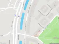Ambulance met grote spoed naar de Mary van der Sluisstraat in Amsterdam