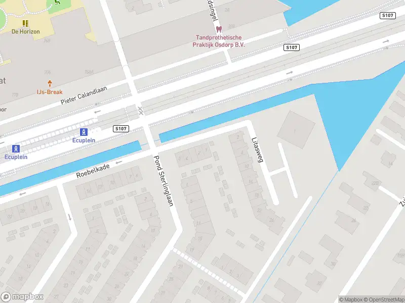Brandweer met gepaste spoed naar de Roebelkade in Amsterdam vanwege afhijsen patient