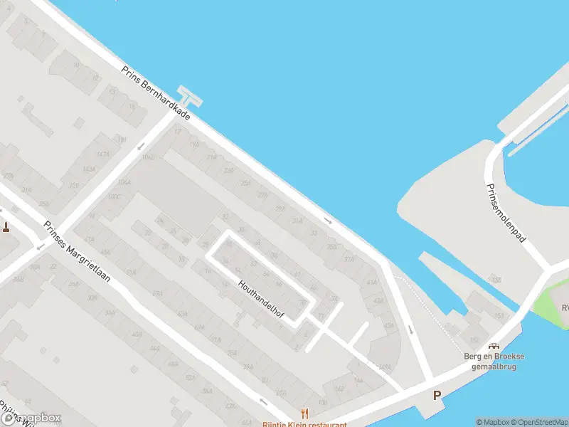 Ambulance met gepaste spoed naar de Prins Bernhardkade in Rotterdam