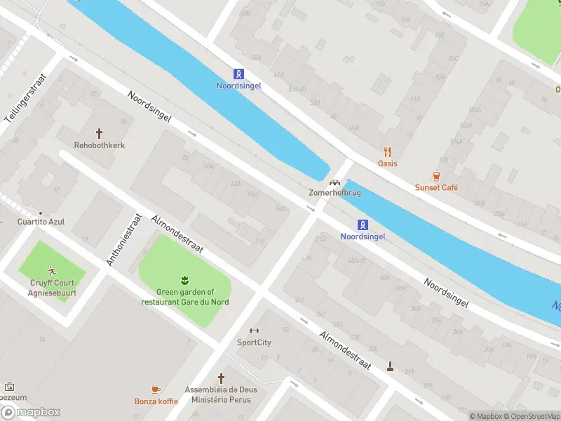 Ambulance met grote spoed naar de Noordsingel in Rotterdam