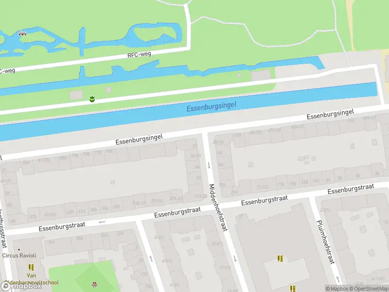 Ambulance met gepaste spoed naar de Middenhoefstraat in Rotterdam
