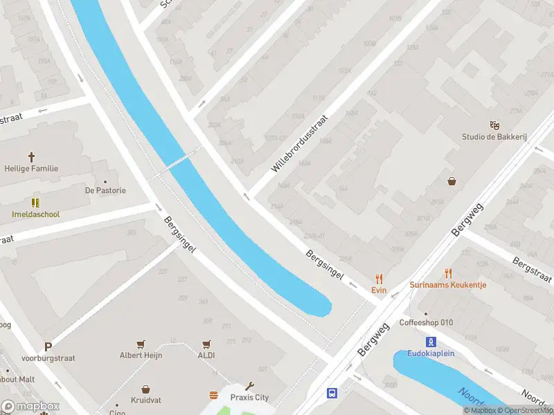 Ambulance met gepaste spoed naar de Bergsingel in Rotterdam