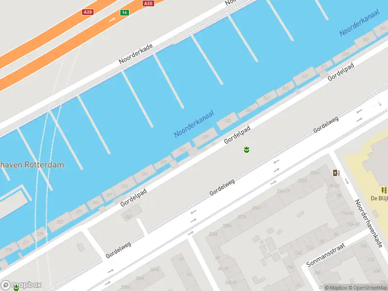 Ambulance met gepaste spoed naar de Gordelpad in Rotterdam