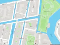Ambulance met grote spoed naar de Wevershof in Leiden