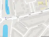 Ambulance met grote spoed naar de Beukelsdijk in Rotterdam