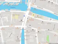 Ambulance met gepaste spoed naar de Kabeljauwsteeg in Leiden