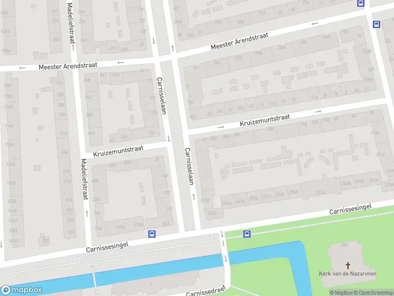 Ambulance met grote spoed naar de Carnisselaan in Rotterdam