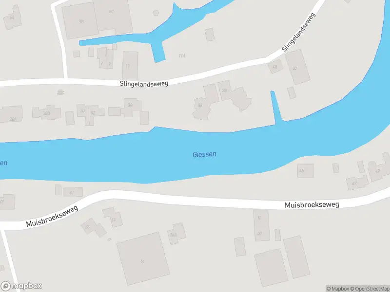 Ambulance met gepaste spoed naar de Muisbroekseweg in Giessenburg