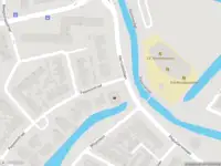 Ambulance met grote spoed naar de Herculeslaan in Volendam