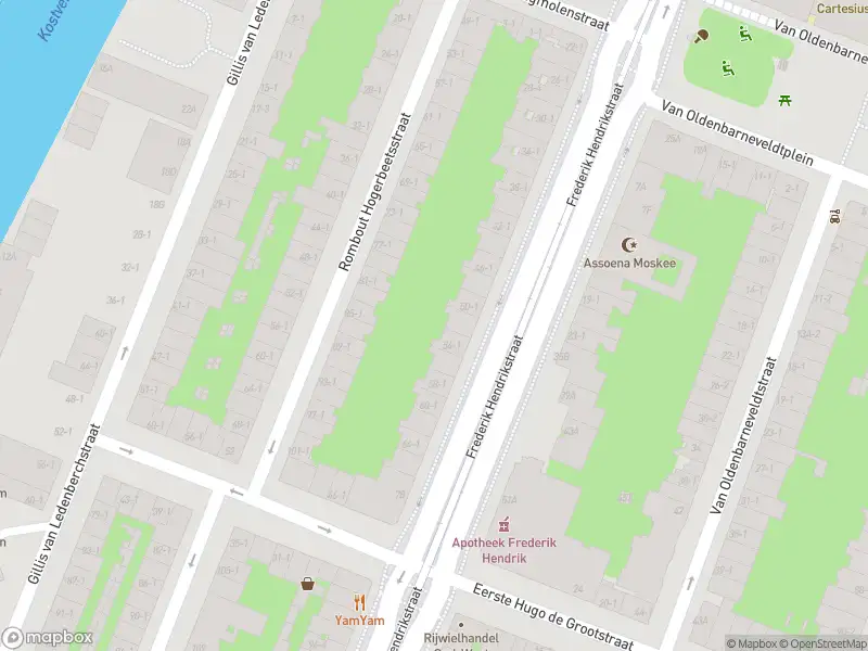Ambulance met grote spoed naar de Eerste Hugo de Grootstraat in Amsterdam