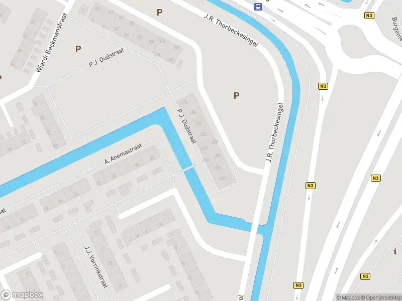 Ambulance met gepaste spoed naar de P.J. Oudstraat in Papendrecht