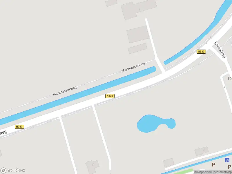Brandweer met grote spoed naar de Marknesserweg in Blokzijl vanwege voertuigbrand