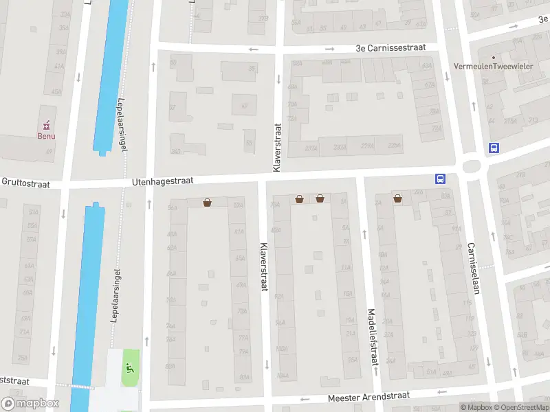 Ambulance met grote spoed naar de Klaverstraat in Rotterdam